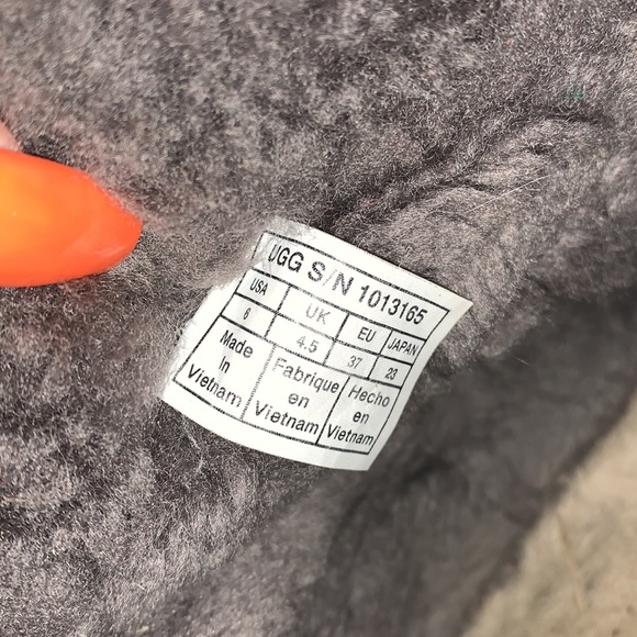 UGG Boots - Picture 5 of 7